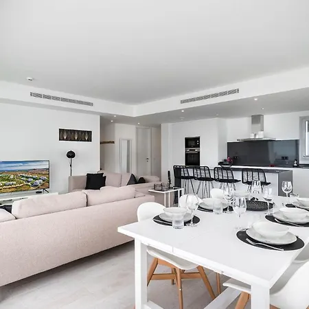 Al-1514 - 3 Bedrooms Lejlighed Estepona