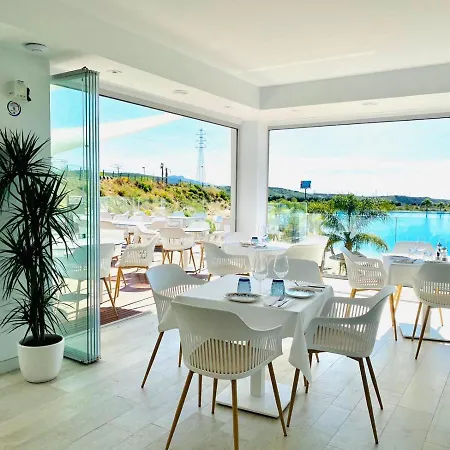 Al-1514 - 3 Bedrooms Lejlighed Estepona