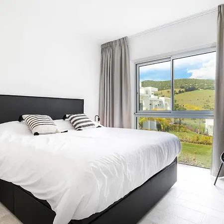 Al-1514 - 3 Bedrooms Apartment *